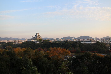 Obraz premium Himeji Castle in dusk viewed from Otokoyama Hill, in Himeji, Japan
