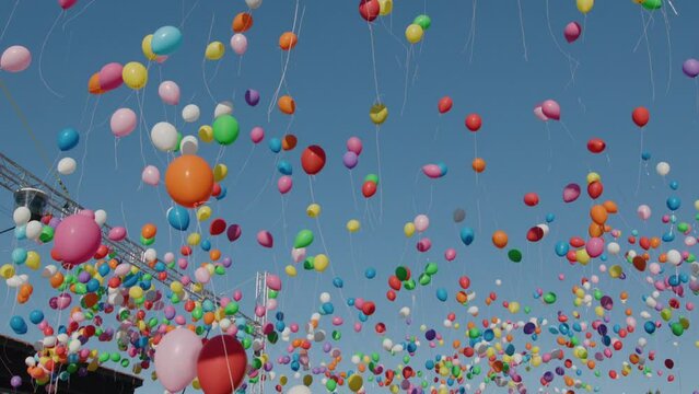 ballons dans le ciel