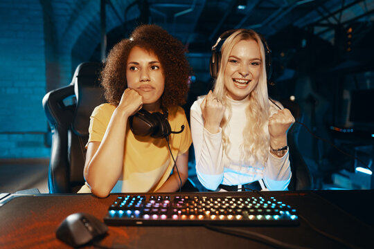 Two gamers share diverse reactions during a gaming session.