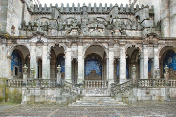 Fototapeta na wymiar Entrance of the Romanesque cathedral of Porto (or Sé do Porto) from the 12th century adorned with arches and splendid azulejos