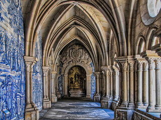 Fototapeta na wymiar Corridor of the Romanesque cathedral of Porto (or Sé do Porto) from the 12th century adorned with arches and splendid azulejos