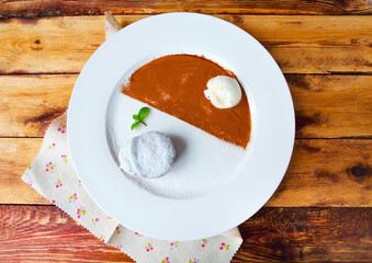 Chocolate brownie with vanilla ice cream