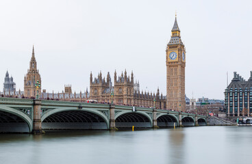Fototapeta na wymiar Stunning view of London's iconic Big Ben clock tower, towering over the surrounding cityscape