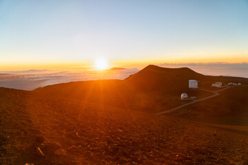 Fototapeta na wymiar sunset in the mountains of hawaii