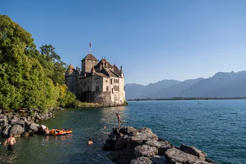 Photo sur Plexiglas Mont Cradle Castillo de Chillo de origen medieval que se encuentra a orillas del lago Lemán, Suiza 