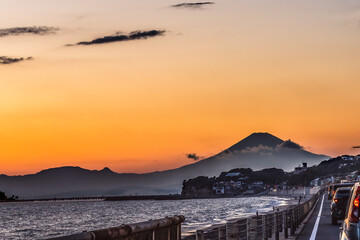 Obraz premium Sunset Cars Highway Mt Fuji Sagami Bay Kamakura Kanagawa Japan