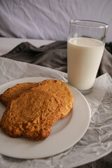 Milk and ginger cookies