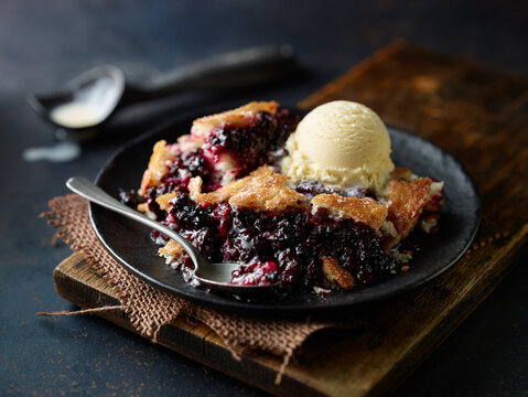 Blackberry Cobbler Ala Mode
