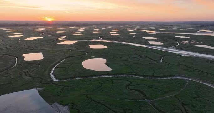 Aube sur la baie de Somme pr&egrave;s de Saint-Valery-sur-Somme