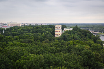 Fototapeta na wymiar Green park of the city of Gomel in summer, top view.
