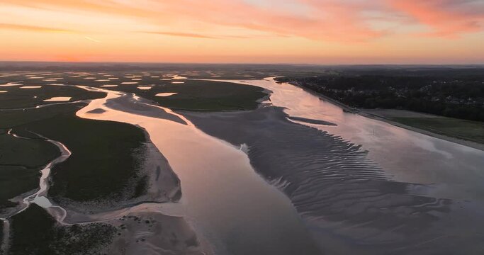 Aube sur la baie de Somme pr&egrave;s de Saint-Valery-sur-Somme