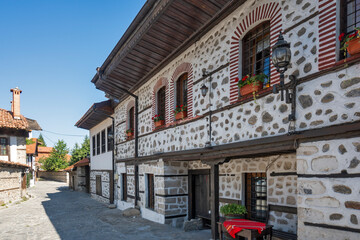 Fototapeta na wymiar Typical street and buildings at old town of Bansko, Bulgaria