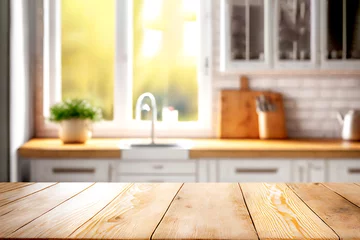 Foto op Canvas Küchentisch im Vordergrund im Hintergrund verschwommen eine helle Küche  © Sina Ettmer