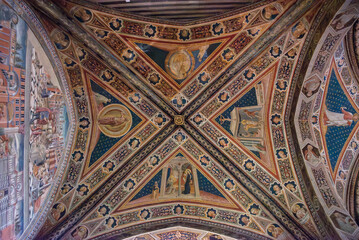 Fototapeta premium SIENA, ITALY - SEPTEMBER 23, 2023 - Beautiful old frescos in the baptistery of the Siena cathedral