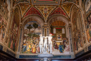 Fototapeta premium SIENA, ITALY - SEPTEMBER 23, 2023 - Rich ornate famous Piccolomini Library in the Siena cathedral with Three Graces in the center
