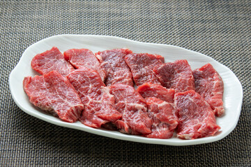 牛肉(モモ焼肉用)。
