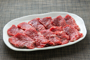 牛肉(モモ焼肉用)。
