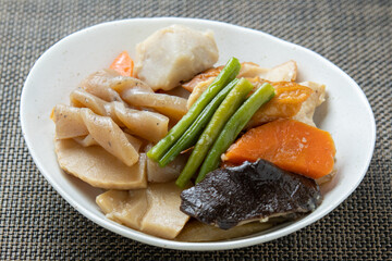 野菜とこんにゃく等の煮物。
