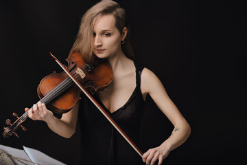 Tender violin embrace captures performance's intimate essence