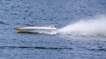 Miniature-sized excitement on the lake this RC boat zips across the water, leaving behind sportive sprays and endless ripples.