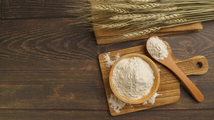 小麦粉と小麦の穂