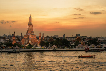 Fototapeta na wymiar Wat Arun Temple in sunset, Temple of Dawn near Chao Phraya river. Landmark and popular for tourist attraction and Travel destination in Bangkok, Thailand and Southeast Asia concept