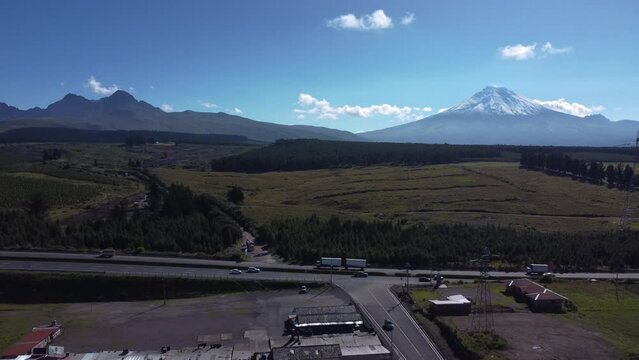 Americana sur highway E35 to volcanic snow peaks Cotopaxi and Ruminahui Ecuador