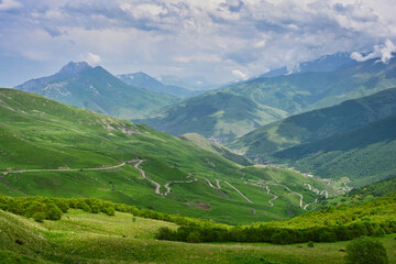 Naklejka premium Fiagdon mountain valley scenery with serpentine road to the Arkhonsky Pass