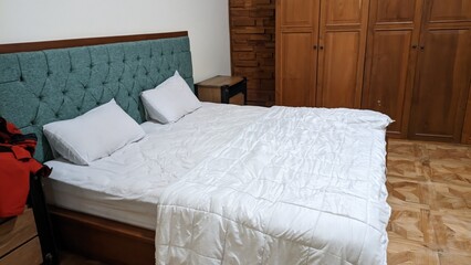 Fototapeta na wymiar bed in hotel