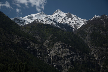 Fototapeta na wymiar snow peaks in the mountains