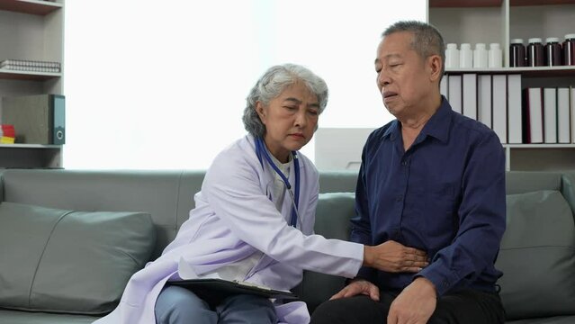 An elderly female doctor uses a stethoscope to listen to the heart rate of an elderly male patient explains health care after a physical examination and prescribes the hospital.
