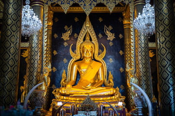 Fototapeta na wymiar Beautiful Golden Buddha statues of the statue of ancient thai art style at Wat Phra Si Rattana Mahathat to as Wat Yai is a Buddhist temple It is a major tourist Phitsanulok,Thailand.
