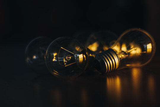 Light bulbs on the table. Wooden table. Background image. Lots of non-working light bulbs. No light. Selective Focus