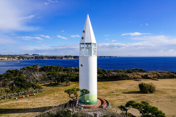 城ヶ島東端に建つ三浦大根をイメージした安房埼灯台（神奈川県三浦市）