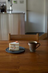イチゴのショートケーキをおやつにコーヒータイム