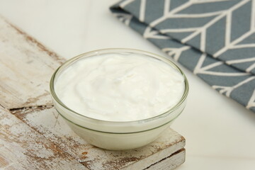 Obraz na płótnie Canvas Greek yogurt in a glass bowl