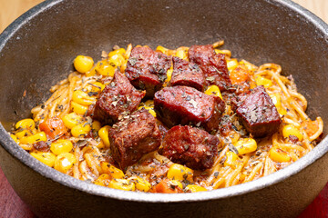 angle view fresh black pepper beef pasta at horizontal composition