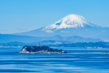 日本神奈川県江ノ島と富士山