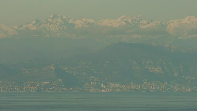 vue a&eacute;rienne drone de Monaco et des Alpes