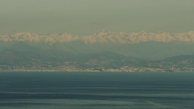 vue a&eacute;rienne drone de Nice et des Alpes