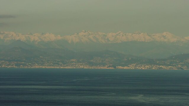 vue a&eacute;rienne drone de Nice et des Alpes