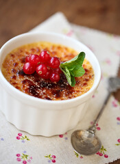 Creme brulee (cream brulee, burnt cream)