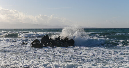 Obraz premium waves of the Mediterranean sea in winter on the island of Cyprus 10