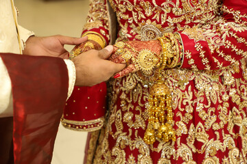 henna on hands