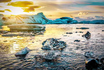 Incredible landscape with icebergs in Jokulsarlon glacial lagoon. Vatnajokull National Park, southeast Iceland, Europe. - obrazy, fototapety, plakaty
