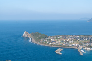 Fototapeta na wymiar 糸島半島の立石山から見た芥屋の大門の景色