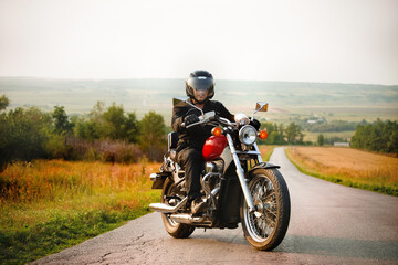 Obraz premium Biker on the country road