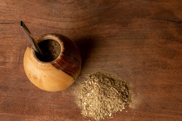 Back to Basics: Enjoying Mate in a Rustic table of wood
