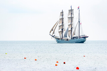 Segelschiff auf der Ostsee in der Eckernförder Bucht, Schleswig-Holstein, Deutschland