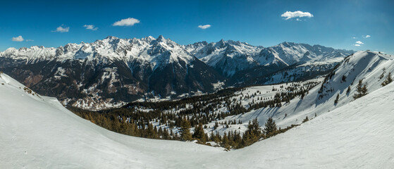 Paysage depuis le Grand Rocher en hiver , Massif de Belledonne. Isère,Alpes 